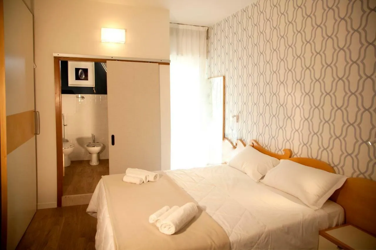 ***  Hotel Montecarlo - Vista Mare Con Piscina & Area Fitness Riccione Italia